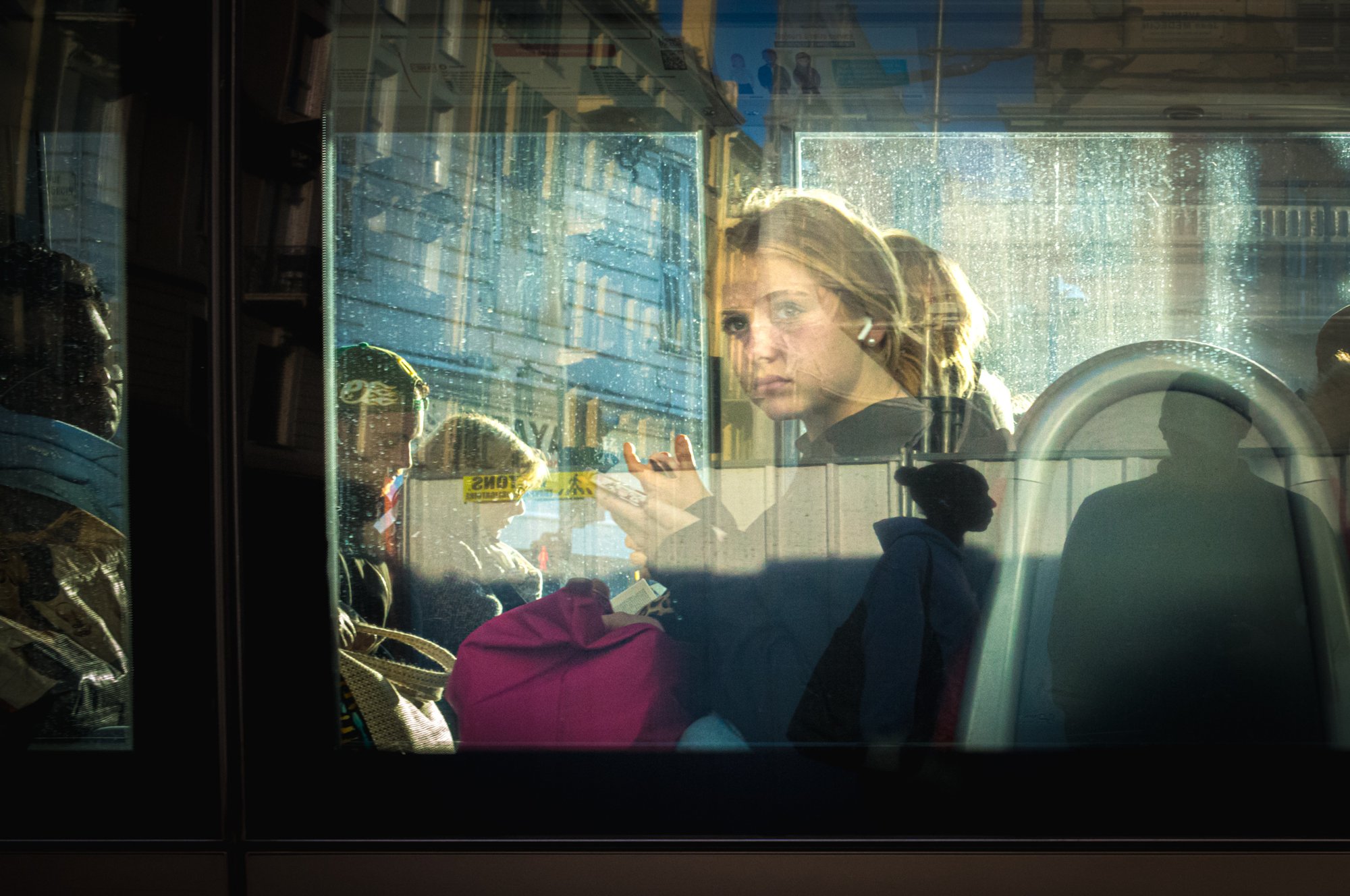 Transports — photographie de rue dans les transports en commun, Matteo Carli Roy